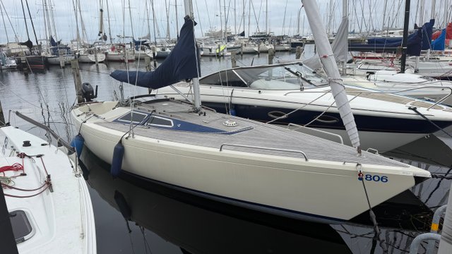Sejlbåd Intl. 806 (1982)