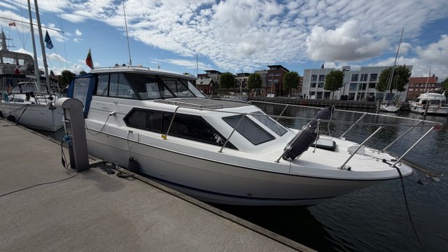 Bayliner 2859 HT 1999 – MerCruiser 7,4L, Bravo 2 drev